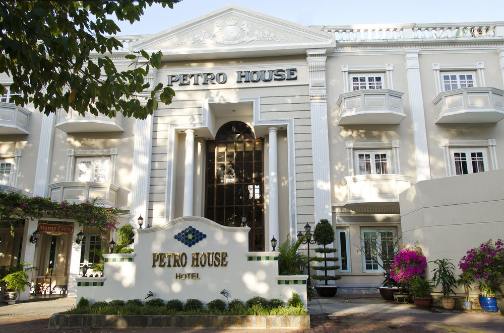 Petro House Hotel image 1